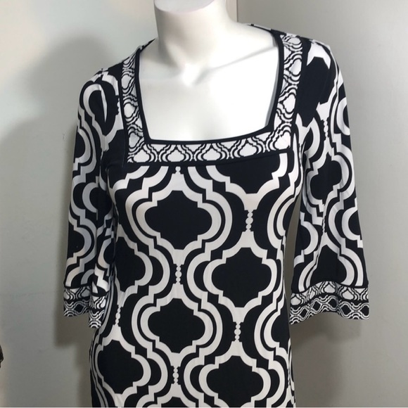 White House Black Market Signature Knits Black And White Printed Shift Dress. - Picture 4 of 9